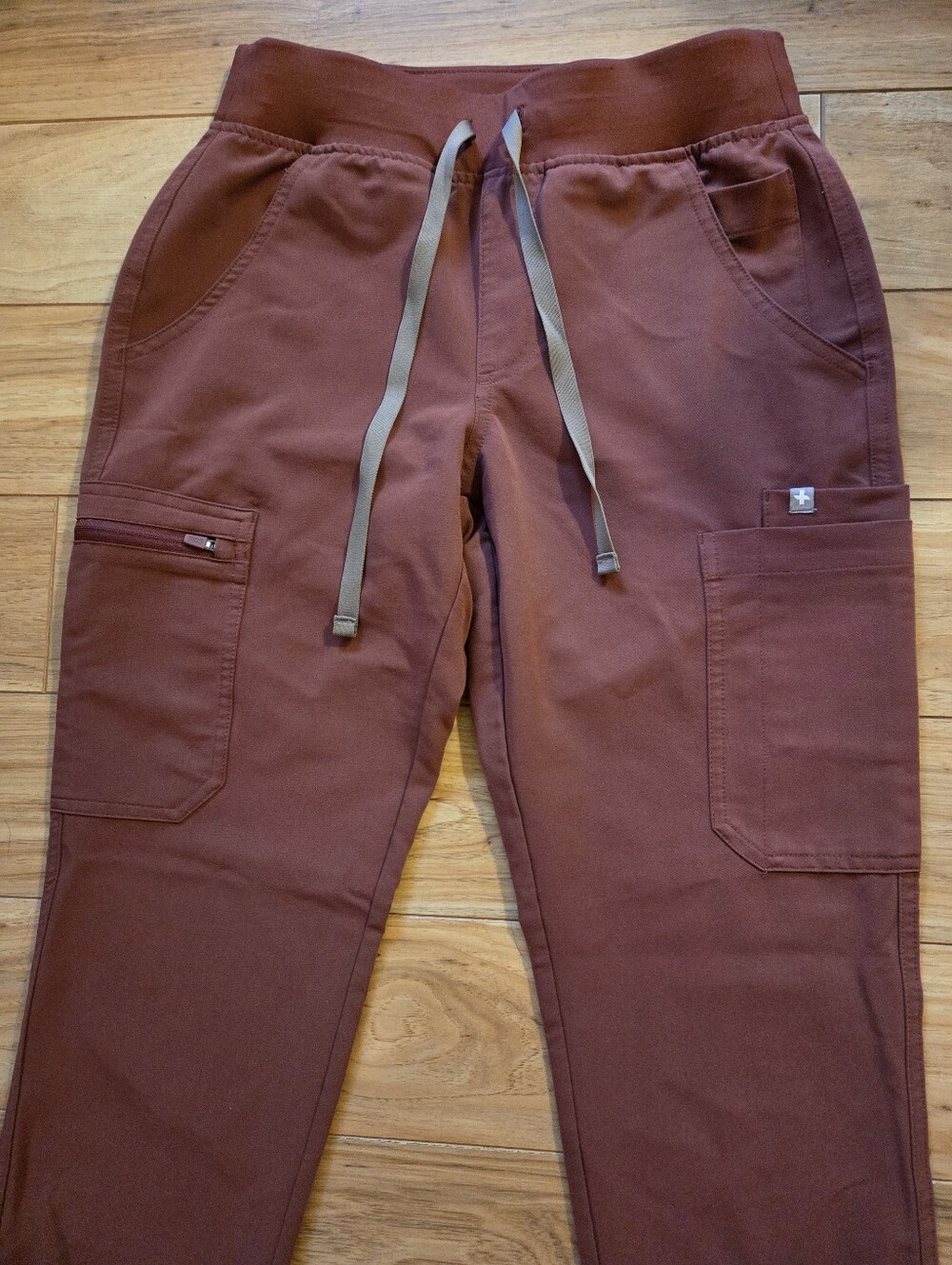 FIGS Yola Yoga Scrub Pants Womens XS Dark Cherry Cargo Drawstring - Picture 5 of 8